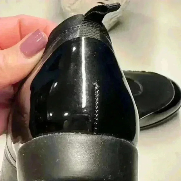 NWOT Adrienne Vittadini Women's Black Leather Round Toe Slip-On Flats Size 8 - Picture 6 of 10